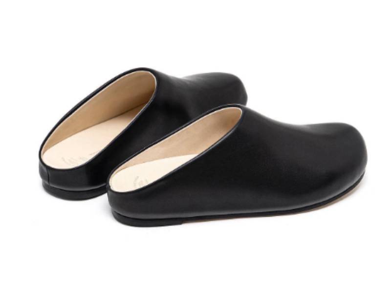 BEAUTIFUL SHOES 黒 MOC BOOTSレザー ショート 24㎝ ビューティフル・シューズ”より、柔らかなレザーで包み込む