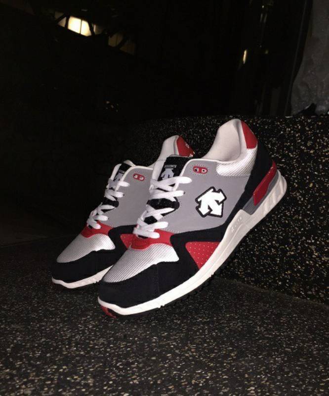 スポーツウェアでおなじみ Descente デサント のスニーカー Shoes Box