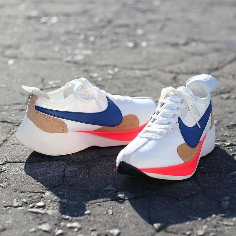 nike moom racer