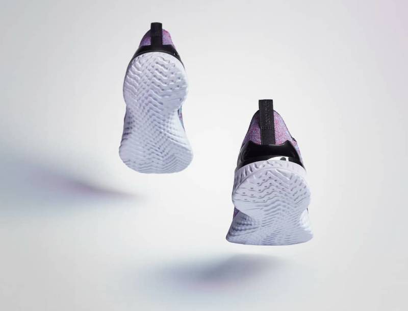 ナイキより 紐なしランニングシューズ Phantomreactflyknit Shoes Box