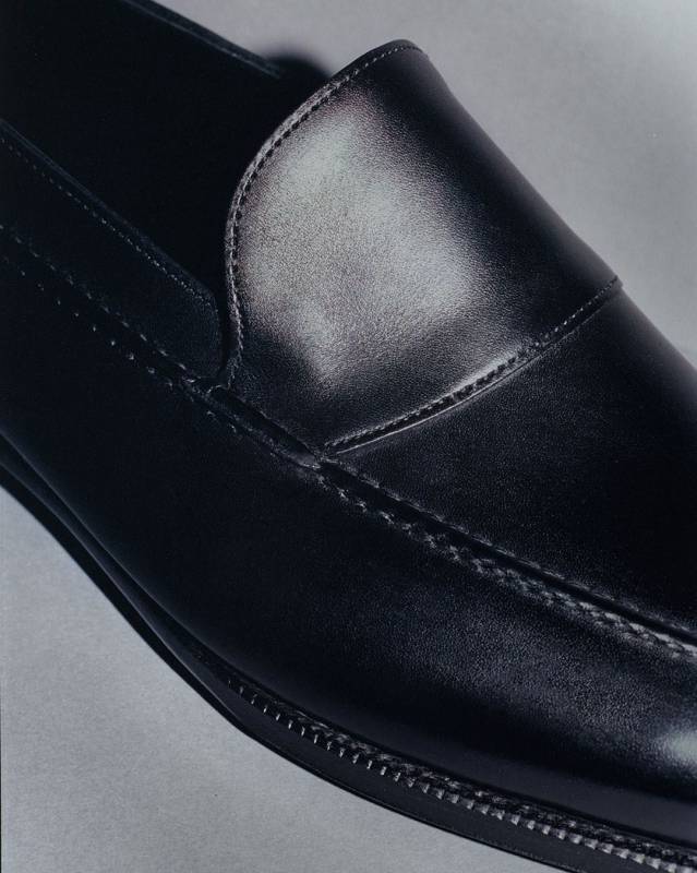 ジョンロブ”より全世界500足限定、大部分を一枚革で構成2023年